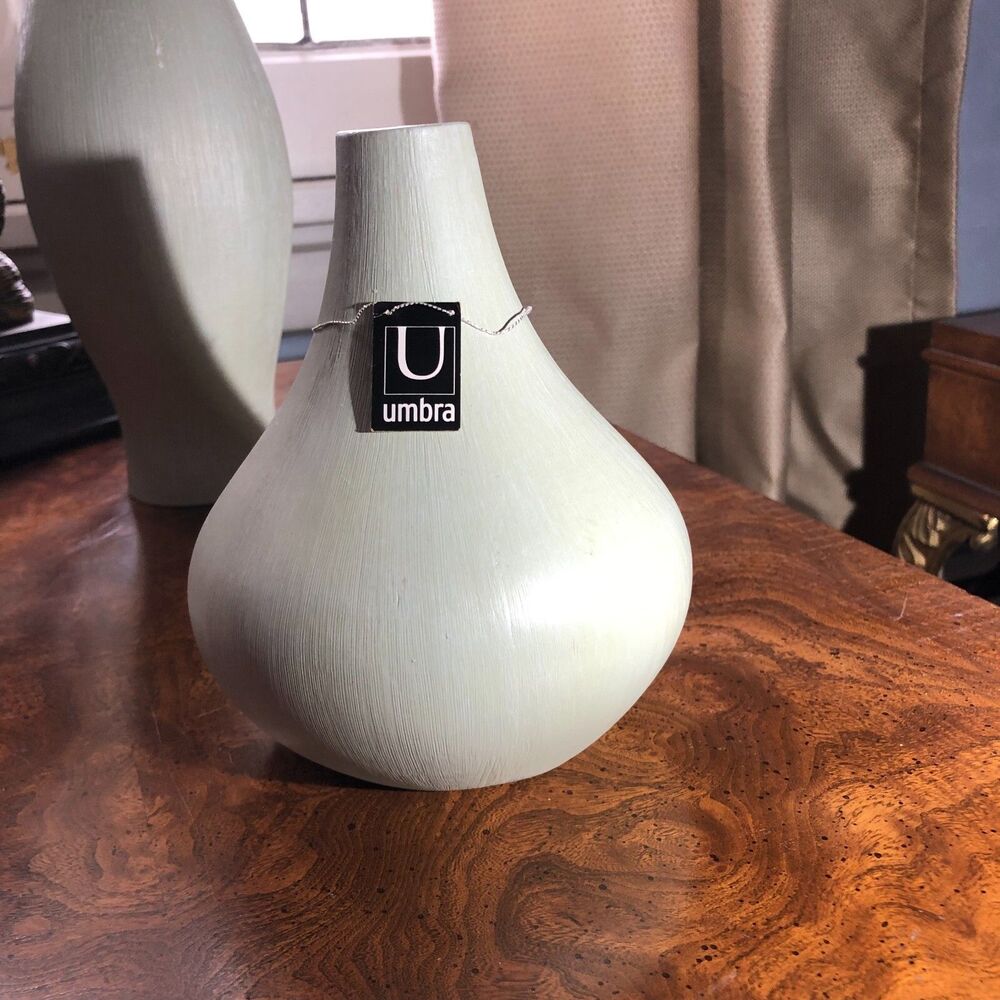 RARE Umbra Vase Pair – 2000s Modern Design – 16" Sheaf & 6.5" Husk –Cactus Green - Picture 5 of 6